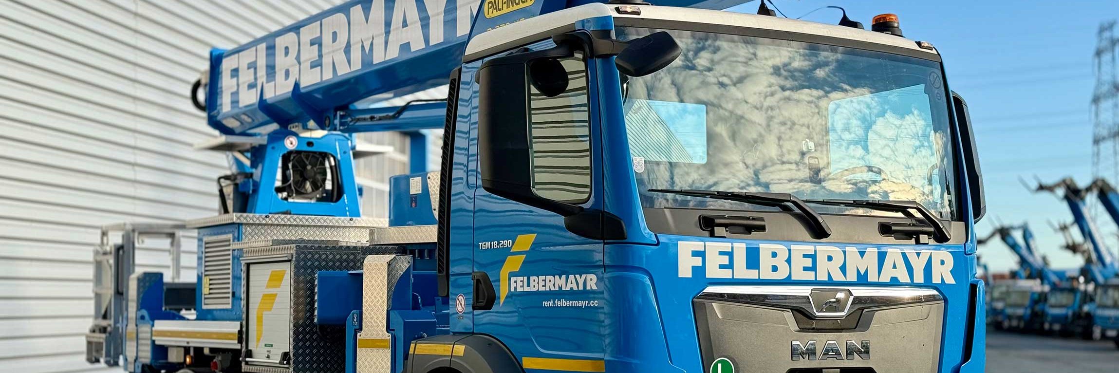 Prenájom nízkoemisnej 37 metrovej nákladnej plošiny Slider