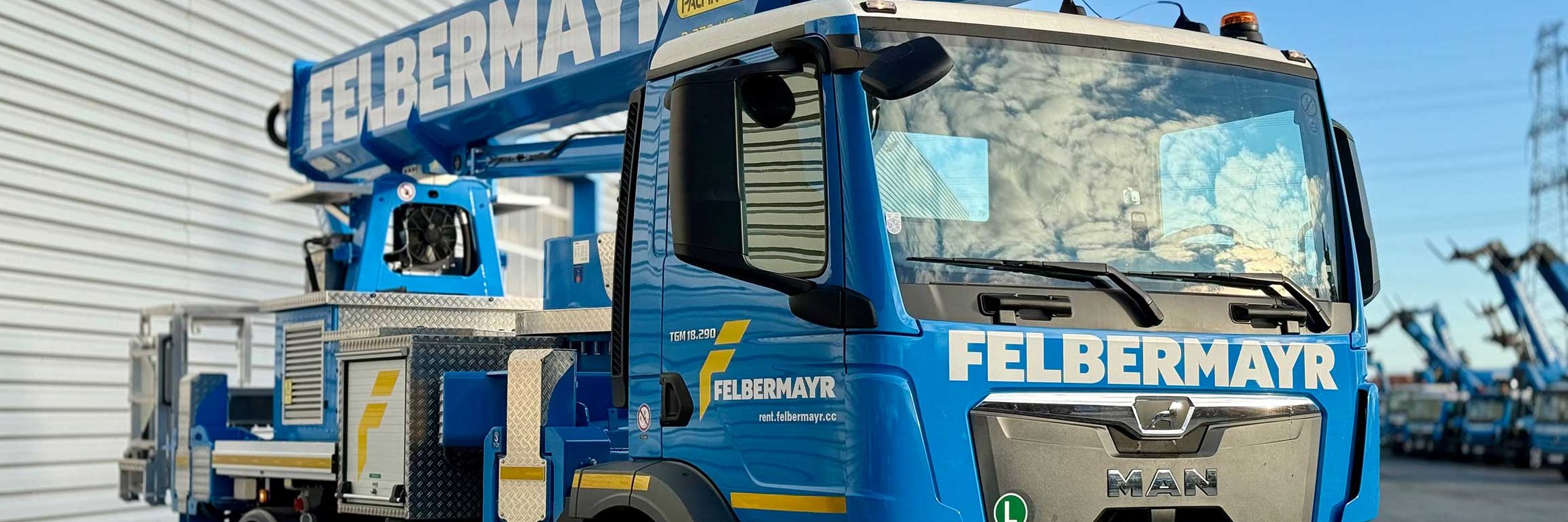 Pronájem nízkoemisní 37 metrů nákladní plošiny Slider