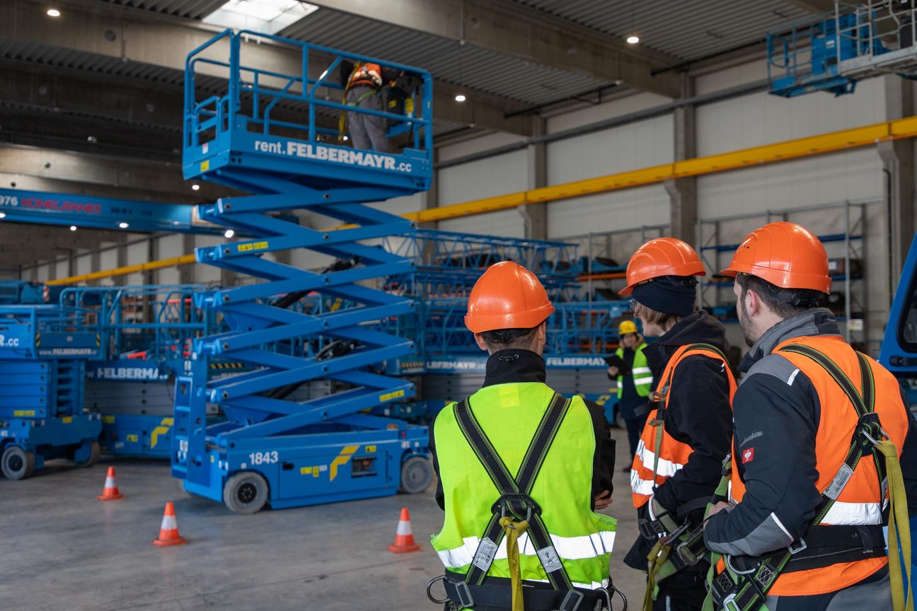 IPAF Teilnehmer beim Sicherheitstraining für Arbeitsbühnen
