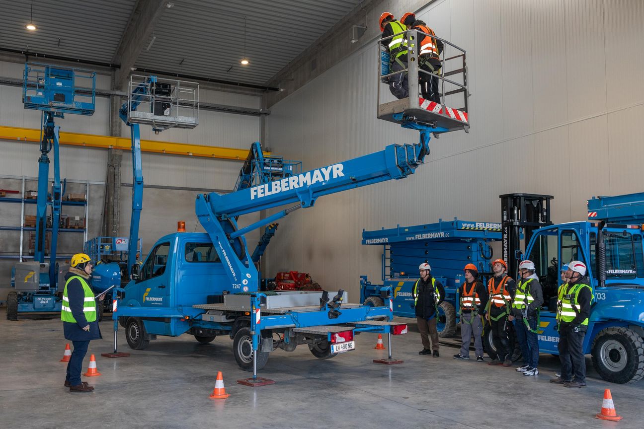 Praxisteil bei einer IPAF Schulung