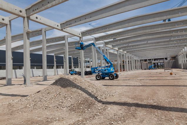 Slide Fuhrpark der Felbermayr-Bühnenvermietung