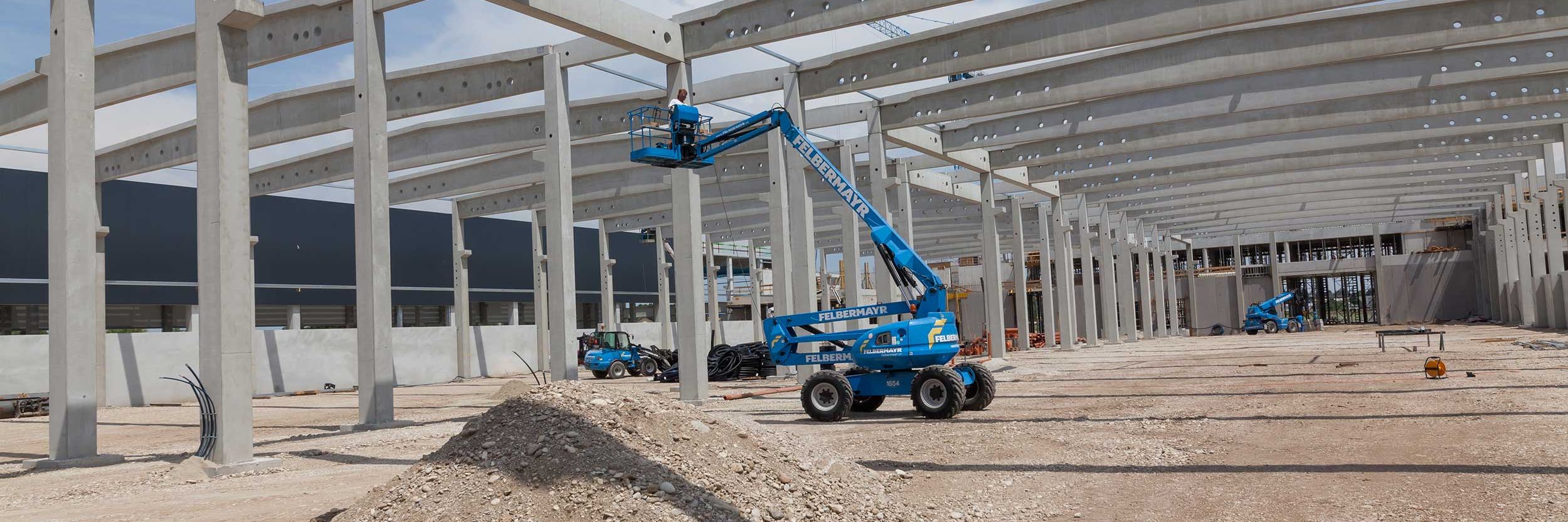 Prenajať výkonnú elektrickú plošinu Slider