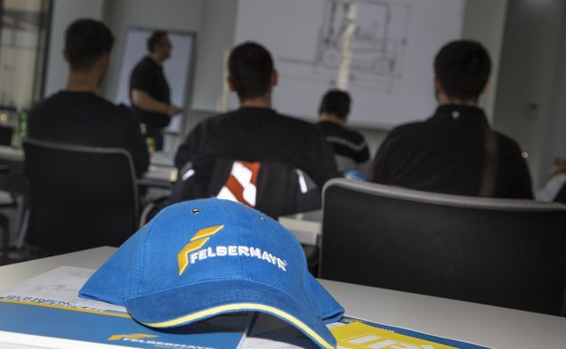 Slide Arbeitsbühnenvermietung, Arbeitssicherheit, Bühne, Firmenzentrale, IPAF, Oberthan, Schulung, Steiger