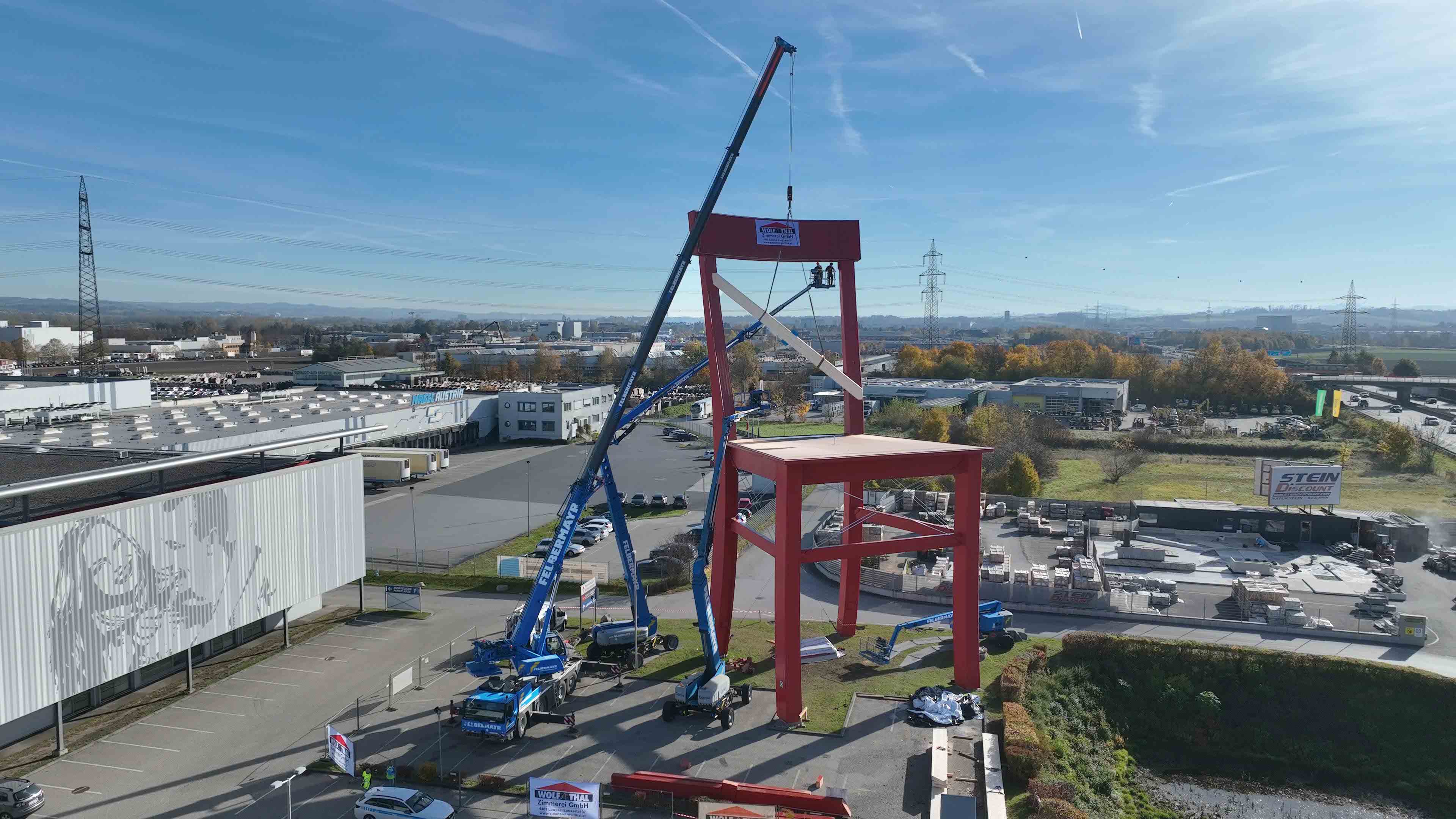 Felbermayr saniert Weltgrößter Stuhl in St. Florian am XXXLutz-Gelände Slider